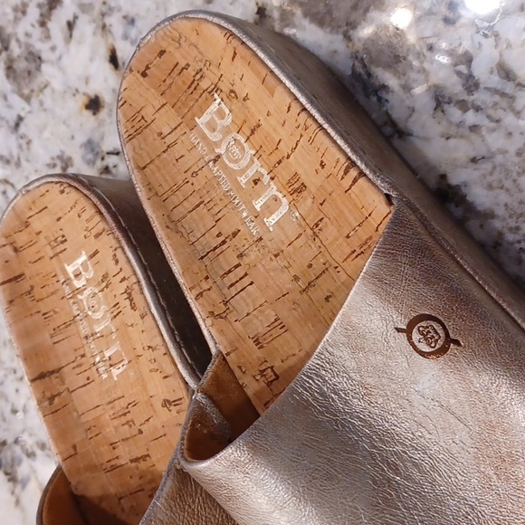 Born Sharr Light gold women's Sz 11 wedge slip on sandals $125 🔥 - Picture 3 of 8